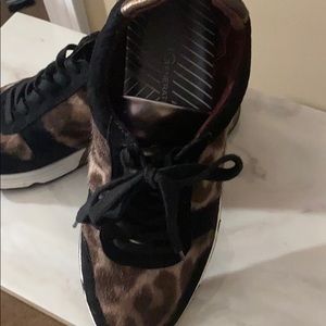 BCBG SNEAKER    used size 7.5